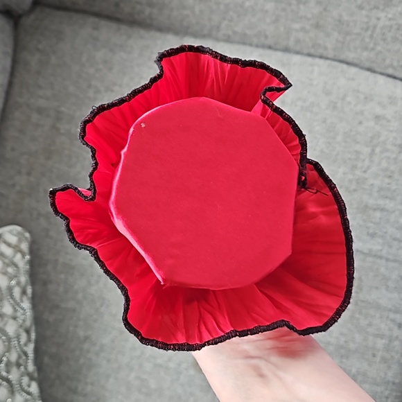 Jewelry stand. Red dress mannequin - Picture 6 of 7